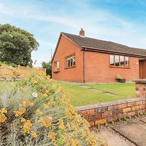 Holiday home Sandmartins, Chester
