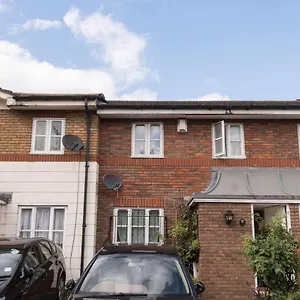  Holiday home Modern & Spacious - Walk To Excel- Parking United Kingdom