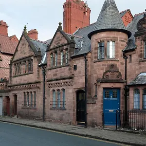 Apartment In The Heart Of Chester, Historical & Stylish, Chester