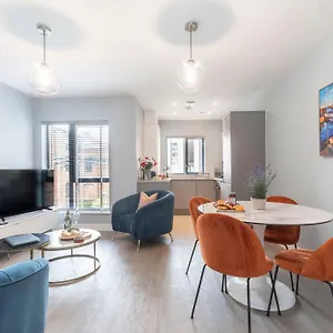  Apartment Elliot Oliver - Cosy 2 Bedroom Town Centre United Kingdom