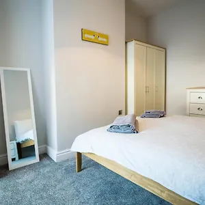Holiday home Spacious, Modern 4 Bed House Close To City Centre, Chester