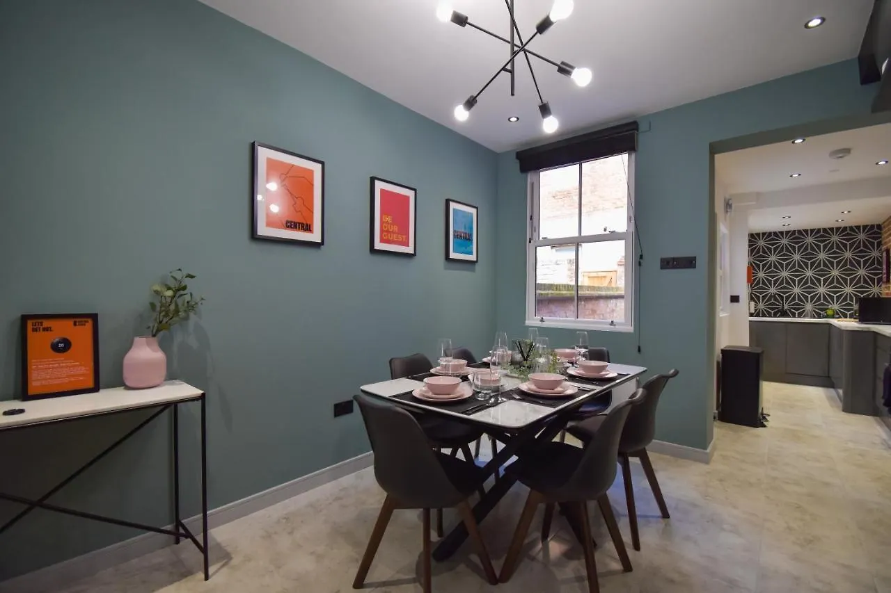 Central Stays - Luxury 3 Bedroom House In Central Chester Sleeps 6 0*,  United Kingdom