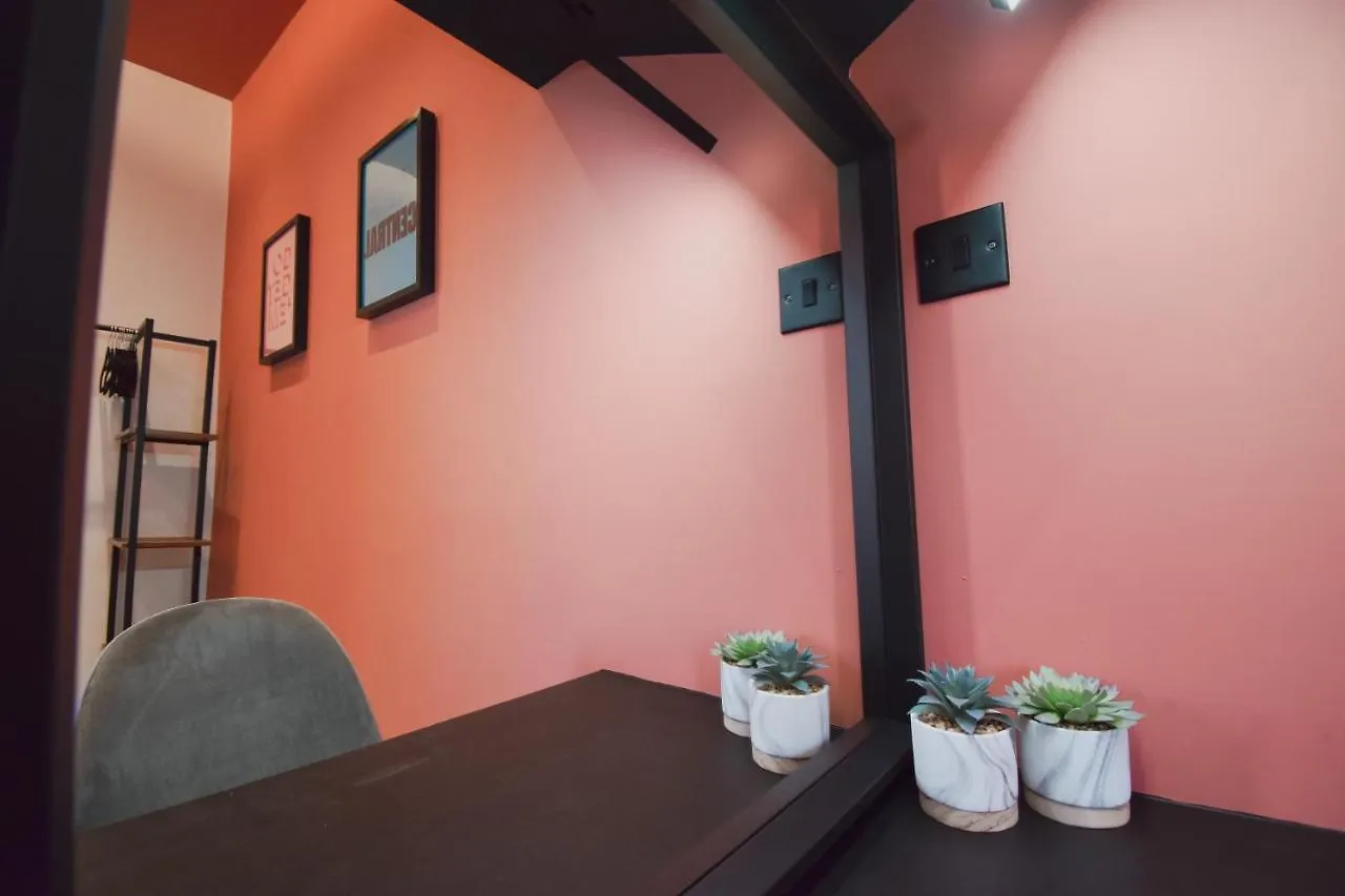 Central Stays - Luxury 3 Bedroom House In Central Chester Sleeps 6 0*,  United Kingdom